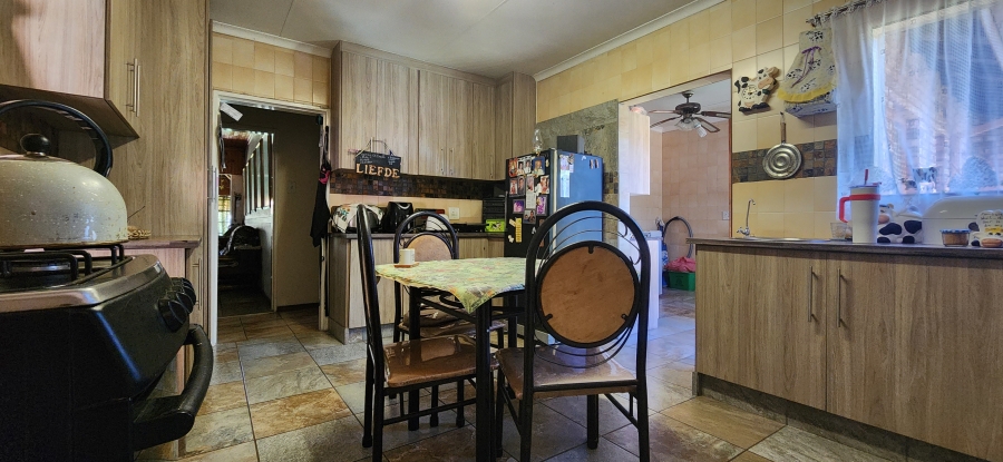6 Bedroom Property for Sale in Kannoniers Park North West